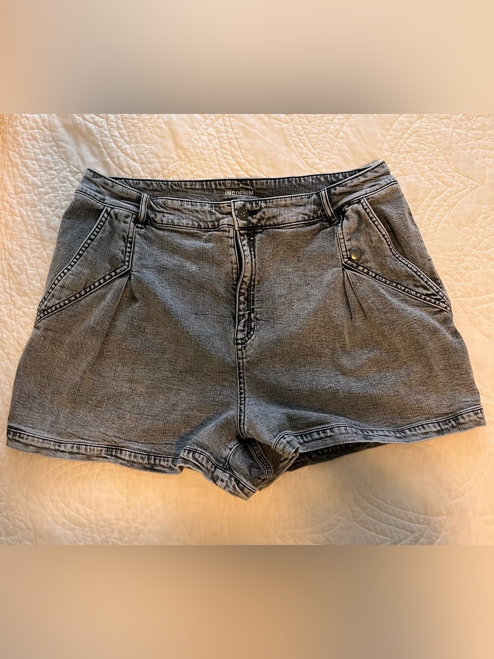INC Denim Jean Shorts. Gray. Size 16/33